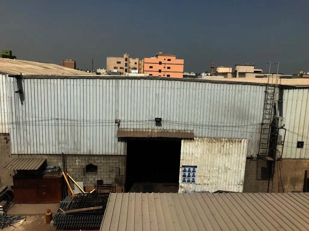 S For In Tubli Bahrain For 1062 Sqm Work In A Secured Complex Western Eker Contains Offices Mezzanine Two Kitchens 9 Toilets 8 Labour Rooms Mobile
